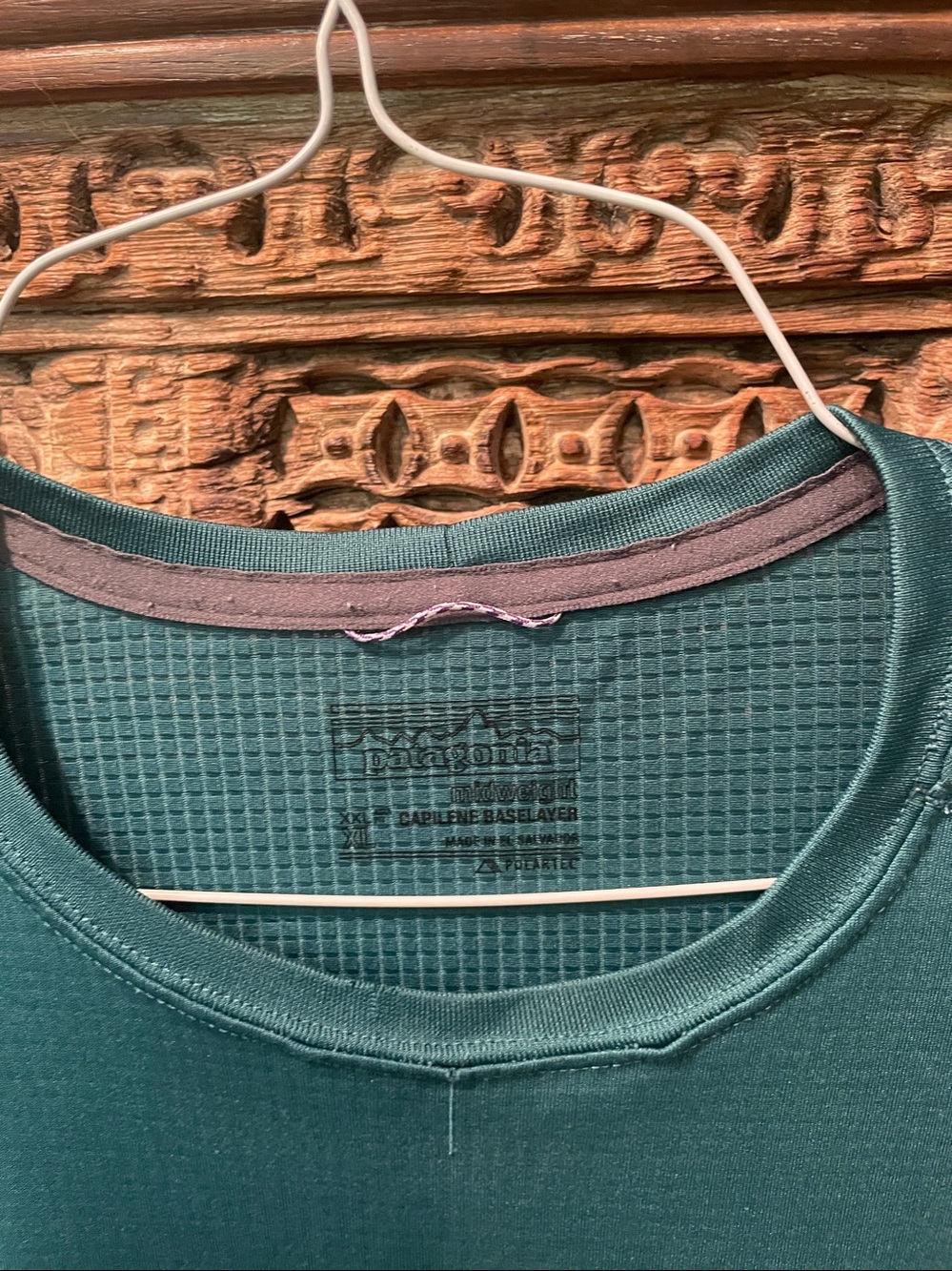 Patagonia Men's Long Sleeve Crew in Green. Note collar is not perfect - Picture 2 of 3